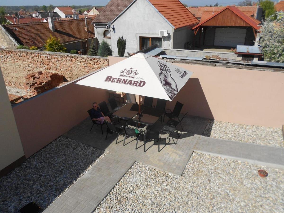 Gasthaus Ubytovani U Babicky Lanžhot Exterior foto